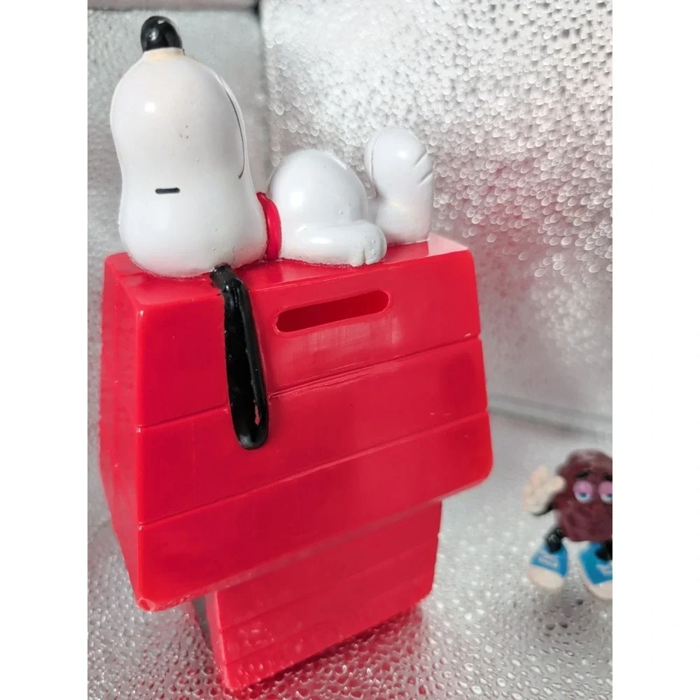 1966 Peanuts Snoopy Doghouse Red Coin Bank 4 California Raisins & Greyhound Bus